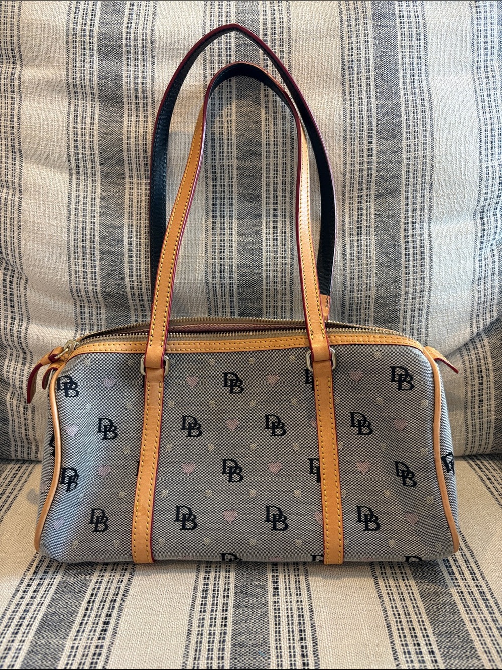 Dooney & Bourke Gray Signature Heart Barrel Satchel with Tan Trim - Picture 2 of 11